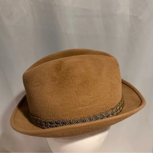 Vintage Beige Fedora Hat with Decorative Band - Picture 2 of 6